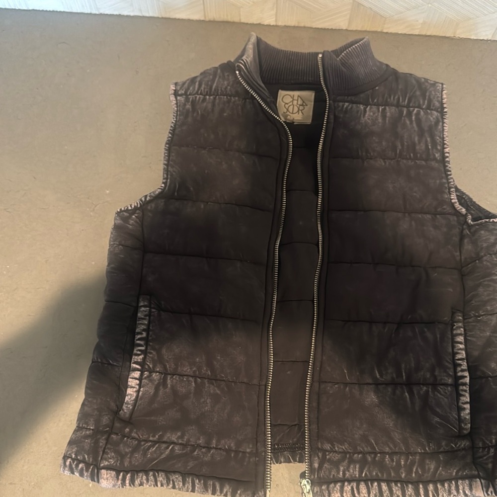 NEW CHASER quilted mock neck puffer vest in black cloud wash